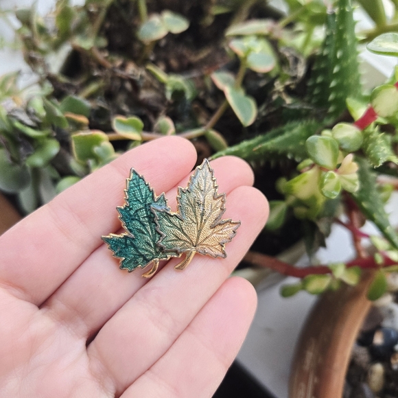 Jewelry - Vintage Teal Enamel Autumn Leaves Leaf Lapel Brooch Pin